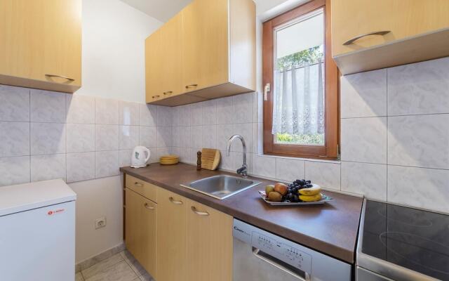 Nice Apartment in Funtana With Wifi and 1 Bedrooms