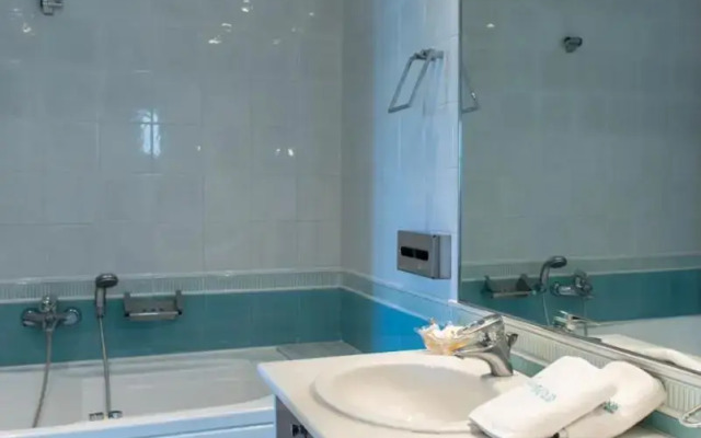Poseidon Hotel & Suites