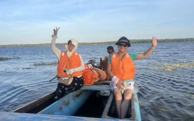 Saffron Lake Yala