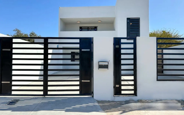 Spacious 3BR House Near Iconic Sandy Beach