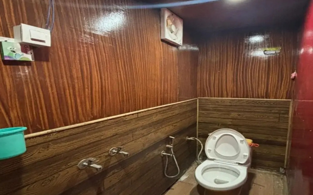 The Gauri Huts And Restaurant