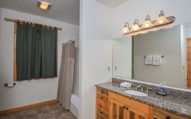 Old Bruin's Den 4 Bedroom House