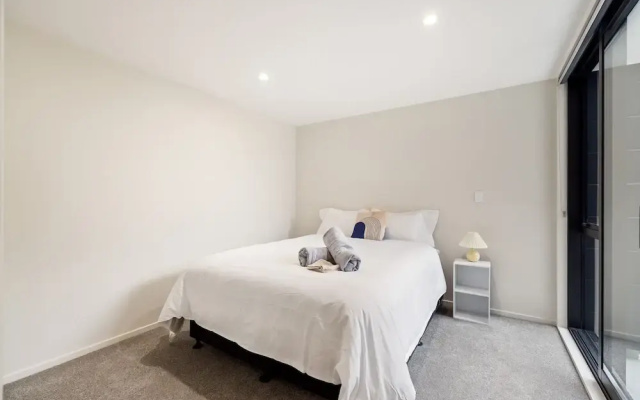Group and Family Friendly - 3 Bedroom Townhouse with Garage