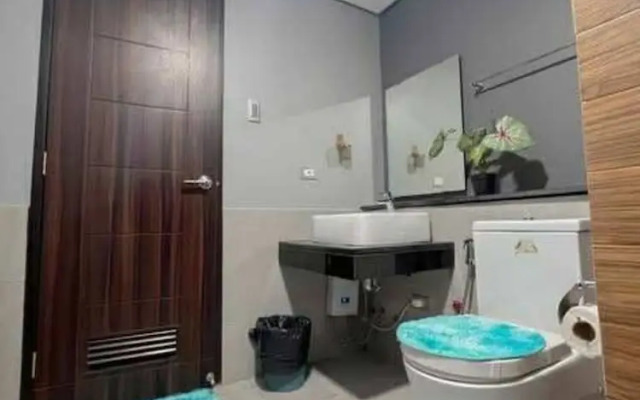 Cozy Pasay Condo with Pool Access