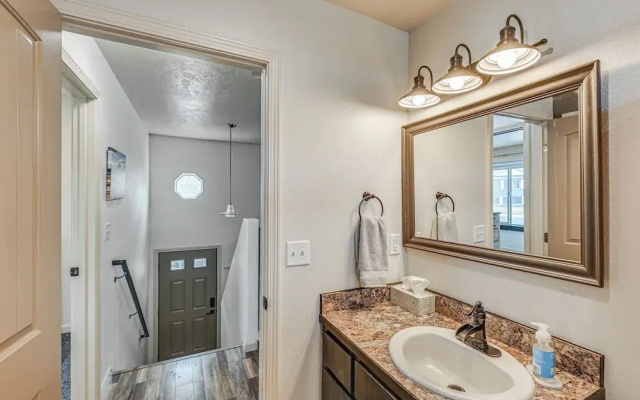 Walk to Downtown: Family-friendly Cody Home!