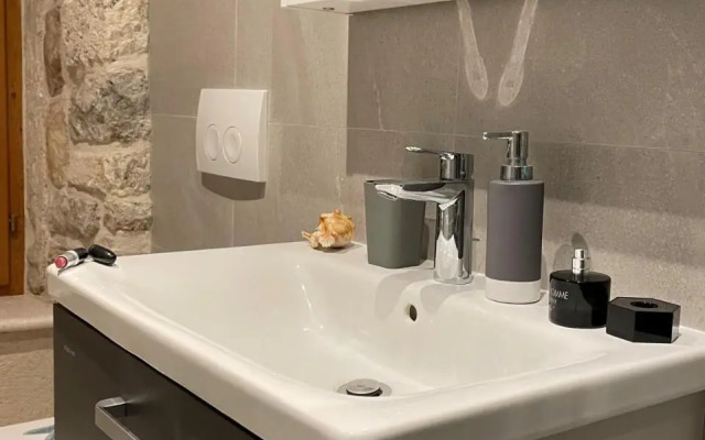 Dubrovnik Throne Suite III.
