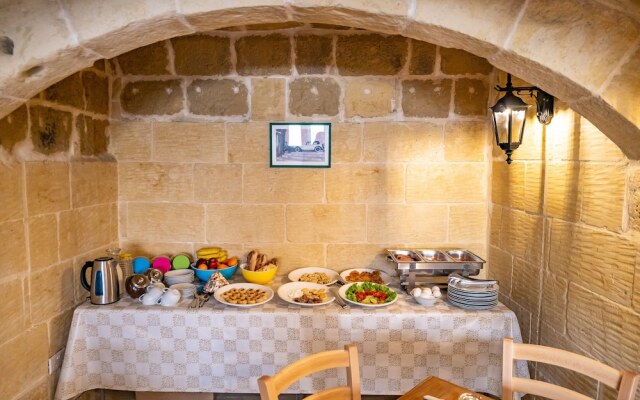 Ta' Pinu B&B