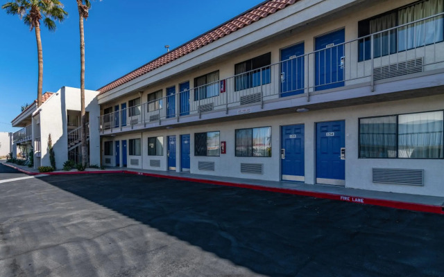 Rodeway Inn & Suites Thousand Palms - Rancho Mirage