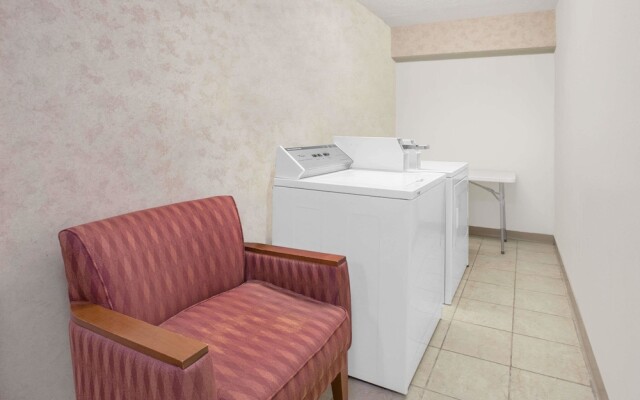Travelodge Grand Rapids