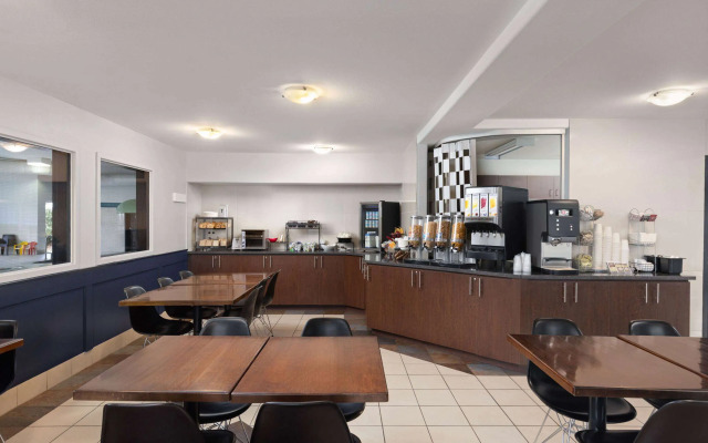 Super 8 by Wyndham St-Jerome