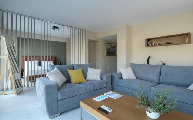 Spacious & Minimal Apartment Near Airport Paiania Coniann Filoxenia