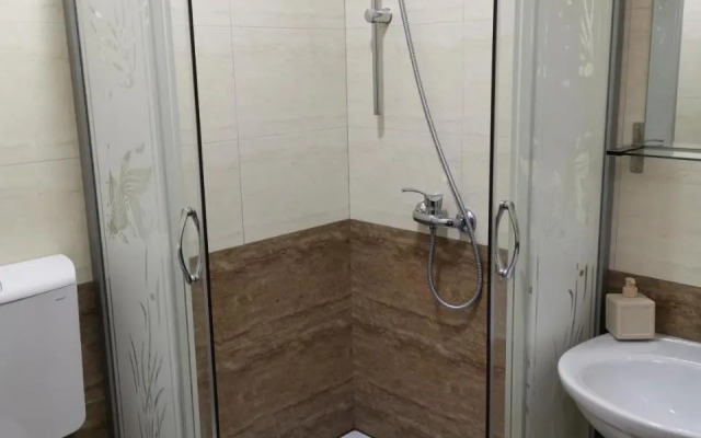 Joe Hostel