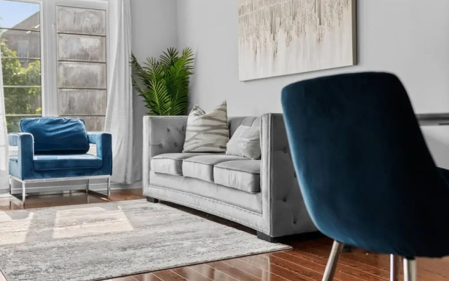 Contemporary 3BR Townhouse in Ajax Cozy Central