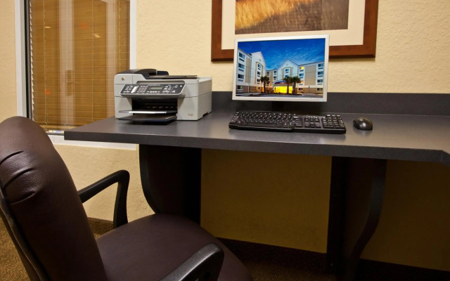 Candlewood Suites Ft Myers I-75 by IHG