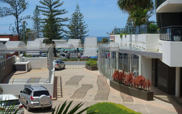 Ambience on Burleigh Beach