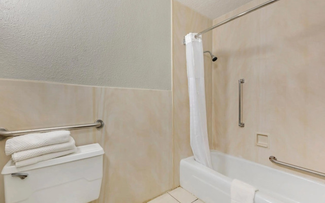 Quality Inn & Suites Santee