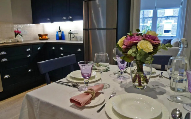 Sparkling Apartment in Kensington Olympia