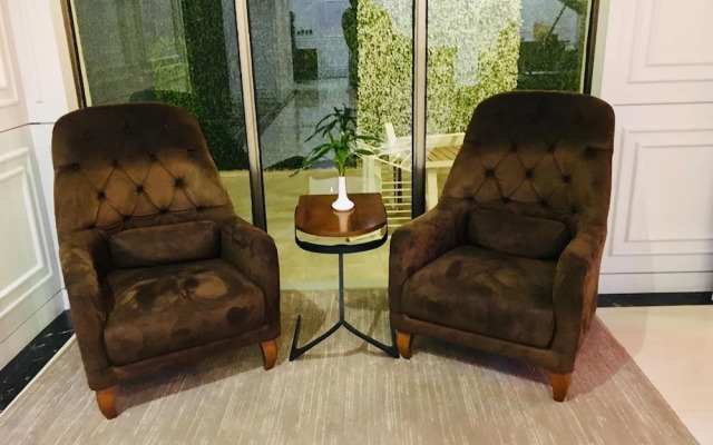 T E L E By Summerset Continental Hotel