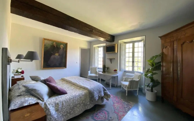 Le Petit Chateau De Sainte Colombe