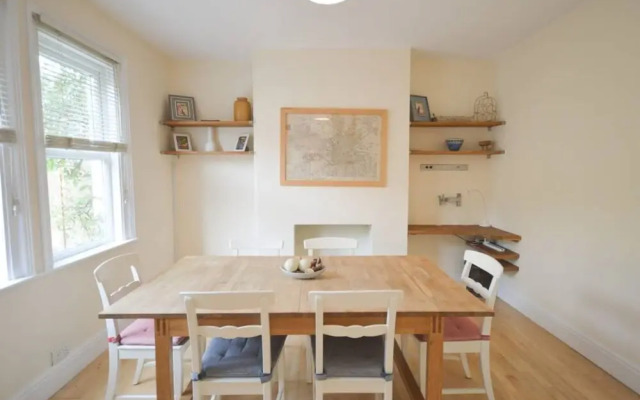Spacious 3 Bedroom Home in Bath