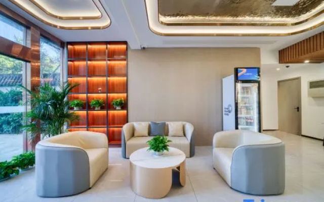 ‌Good Product · YiJu Hotel (Shanghai Wild Animal Park Branch)