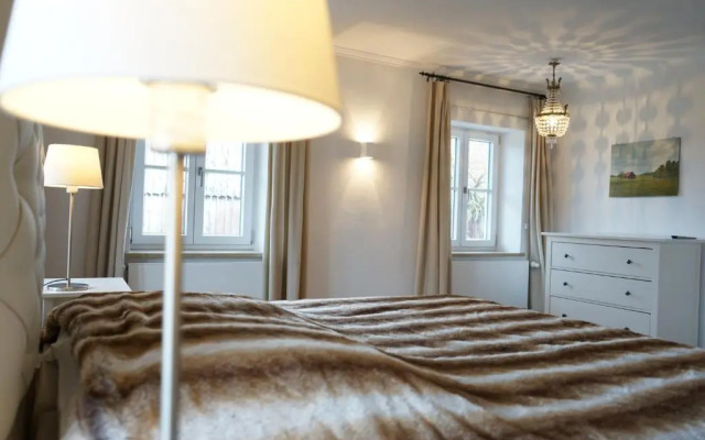 Mara Restaurant & Hotel