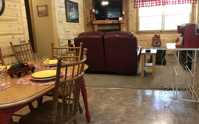 Amazing Dreams 2 Bedroom Cabin by RedAwning