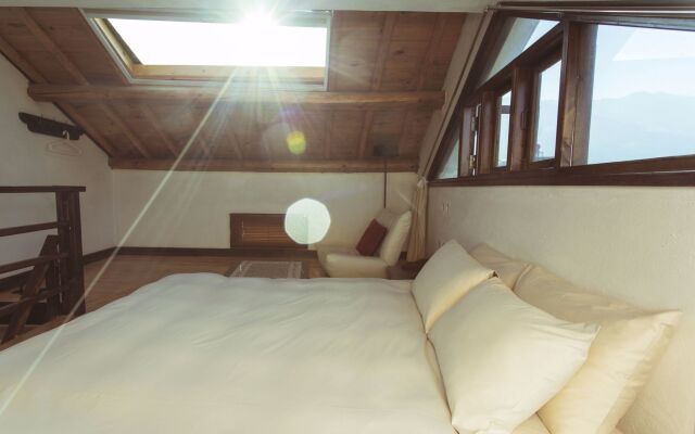 Grandma's Maomaocool Travelling Hotel