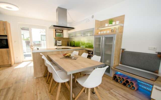 Finest Penthouse Waterside Zell am See