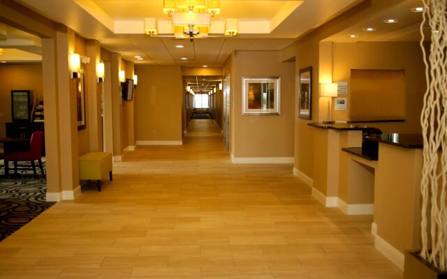 Holiday Inn Express Hotel & Suites Marion Northeast by IHG