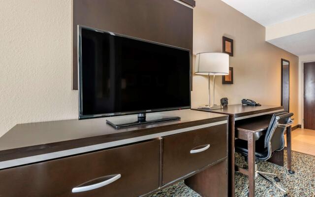 Comfort Suites Fort Lauderdale Airport South & Cruise Port