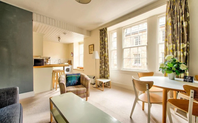 JOIVY Amazing Location! - Lovely Rose St Apt in New Town