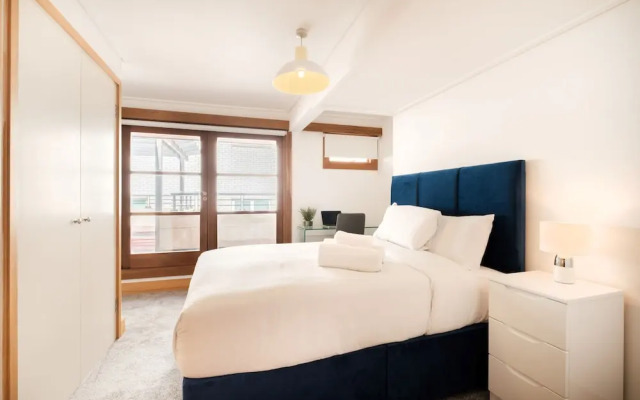 Holborn Penthouse Apartment with Terrace