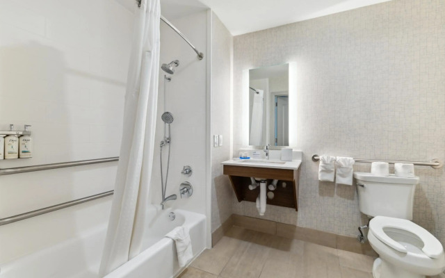 Holiday Inn Express & Suites Mountain View Silicon Valley by IHG