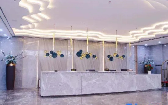 Tekesi Phoenix International Hotel