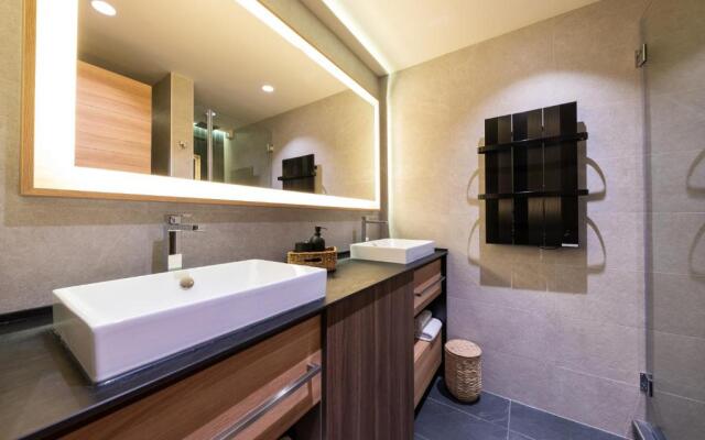 Woodside Apartment 218