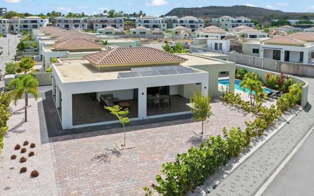 Villa Amber with pool at mambo beach