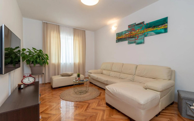 Apartment Radić-perfect location for summer activities