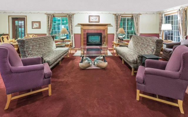 Baymont Inn & Suites Mequon Milwaukee Area