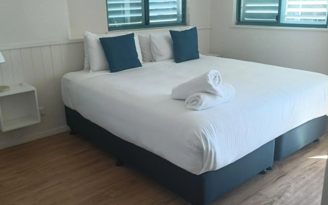 Grand Palais Boolarong Beachside Resort