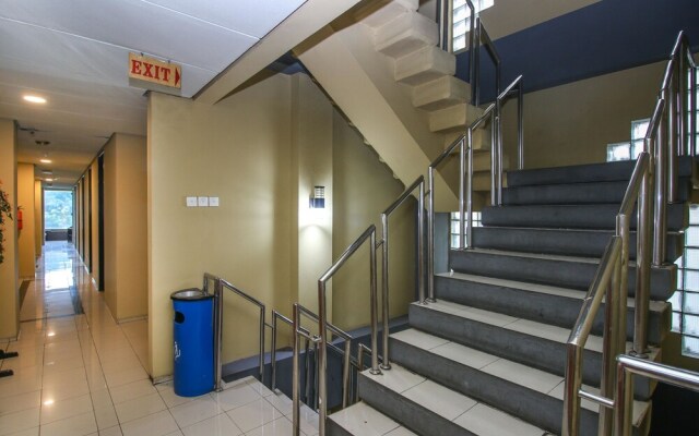 Airy Asemka Toko Tiga Seberang 27 Jakarta