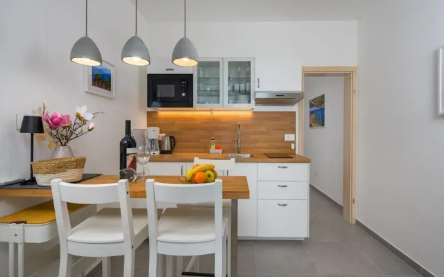 Cosy Apartment With Fenced Garden