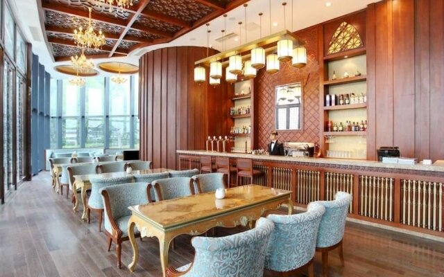 Higher Hotel Yacht Club