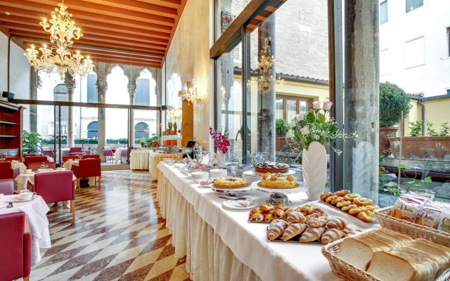 Hotel Dona Palace