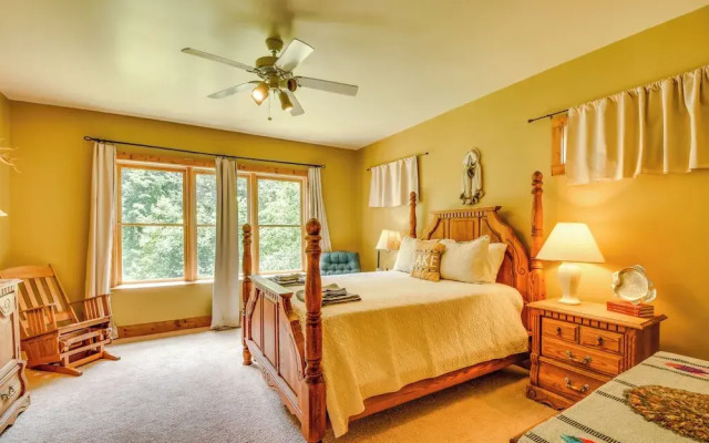 Dog-friendly Lavonia Home w/ Dock & Lake Access