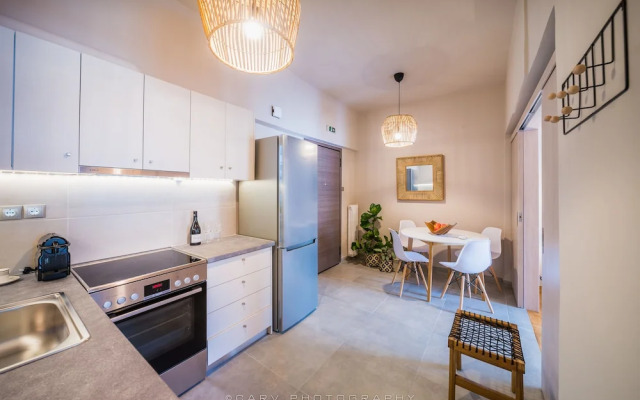 Brand new apartment touching Acropolis