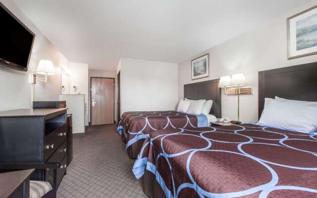 Super 8 by Wyndham Cleveland TX
