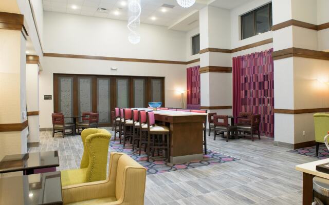 Hampton Inn & Suites Bay City