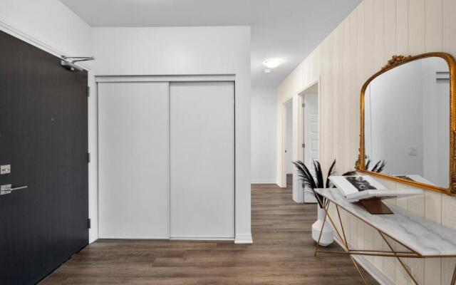 Stylish 3Br + Study Condo - Oakville