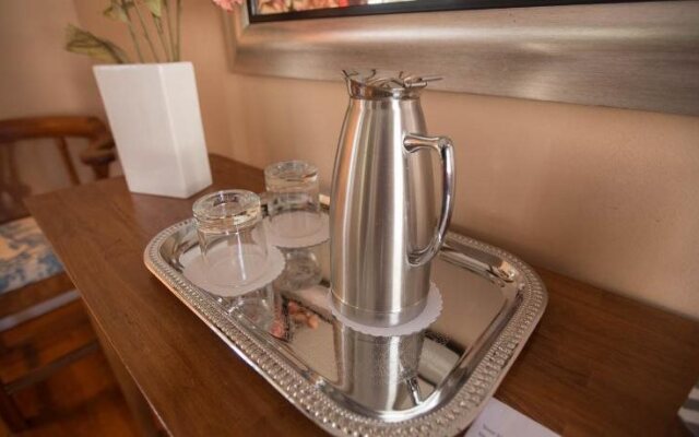Howland House Inn